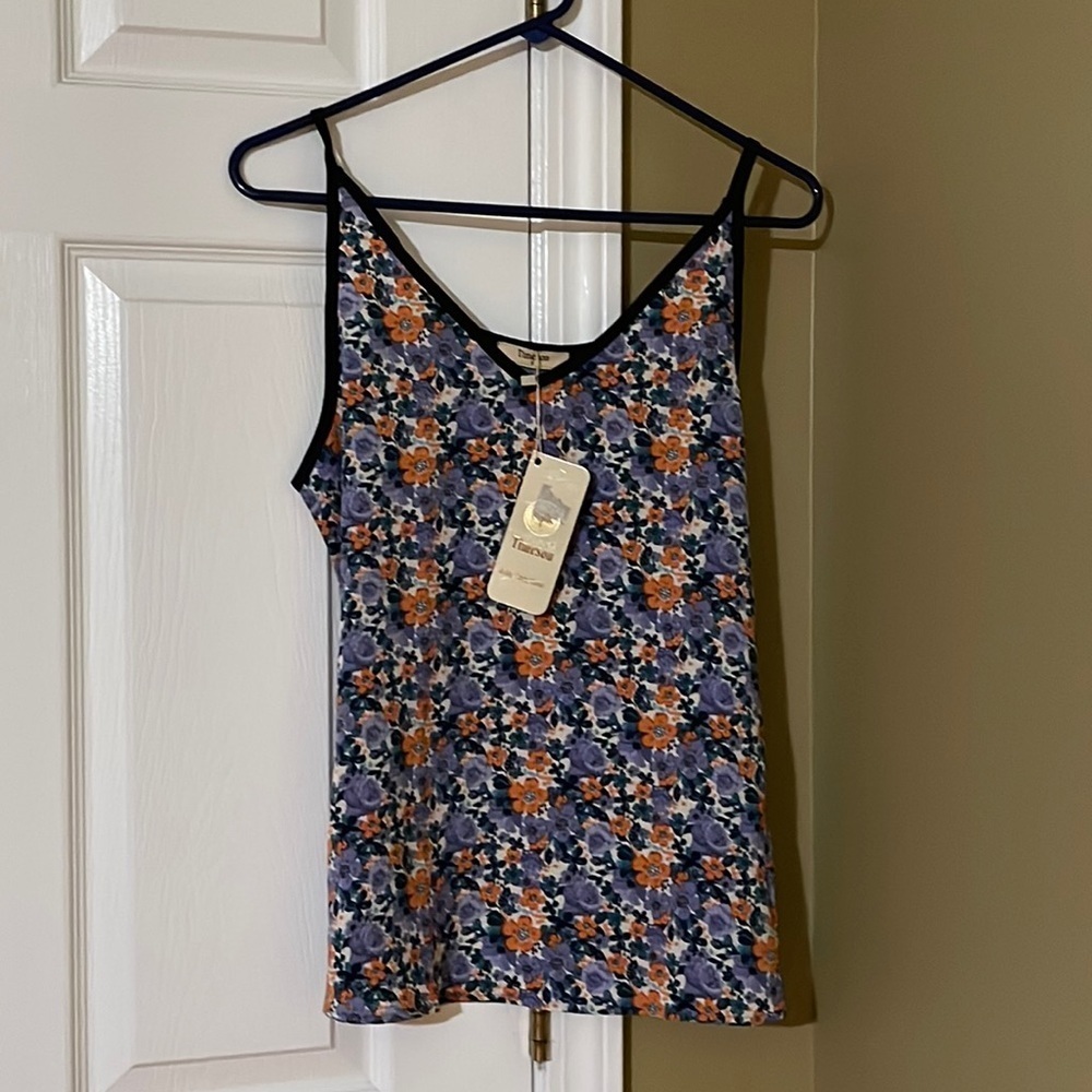 NWT pretty floral tank